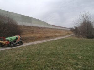 Forstmulchen entlang der Autobahn